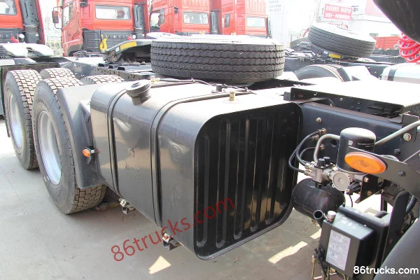 Dongfeng Commercial Vehicle Tianlong heavy truck 375hp 6X4(10 wheels) tractor truck Chassis (2) | 86Trucks