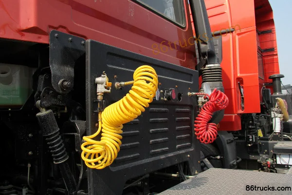 Dongfeng Commercial Vehicle Tianlong heavy truck 375hp 6X4(10 wheels) tractor truck Chassis (1) | 86Trucks