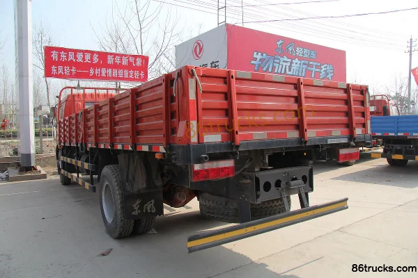 Dongfeng Kangba camion porteur 140 ch 4X2(6 roues) 6,7 m plateau à ridelles Châssis (2) | 86Trucks