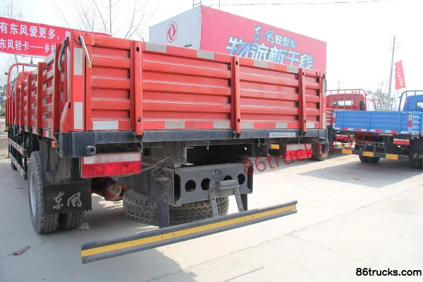 Dongfeng Kangba camion porteur 140 ch 4X2(6 roues) 6,7 m plateau à ridelles Châssis (1) | 86Trucks