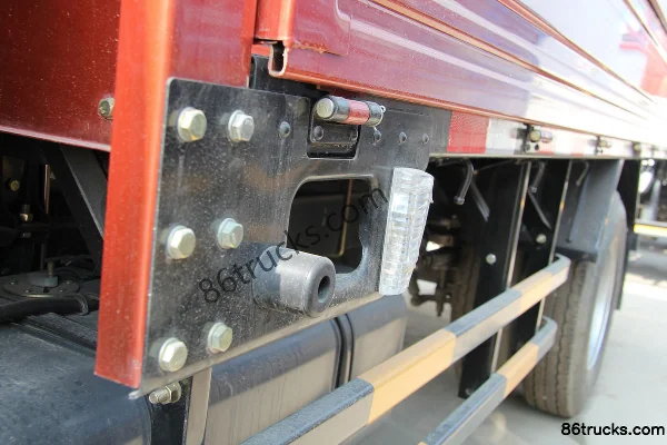 Dongfeng Kaipute E280 116hp 4X2(6 wheels) 3.9m semi-panel flatbed light truck Body (2) | 86Trucks