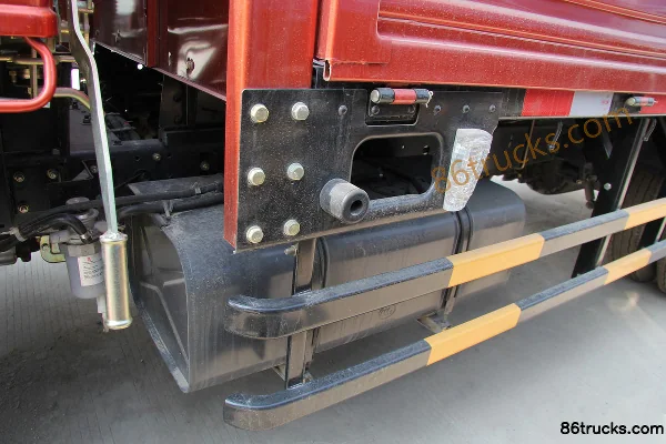 Dongfeng Kaipute E280 116hp 4X2(6 wheels) 3.9m semi-panel flatbed light truck Body (1) | 86Trucks