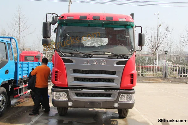 JAC Weilong Medium Truck 158 hp 4X2(6 wheels) 6.7m Stake Cargo Truck Exterior