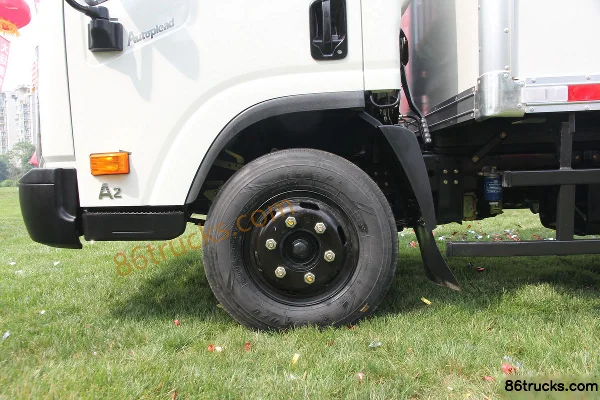 Dayun Aopuli 130hp 4X2(6 wheels) 3.85m half-cab van light truck Chassis (1) | 86Trucks