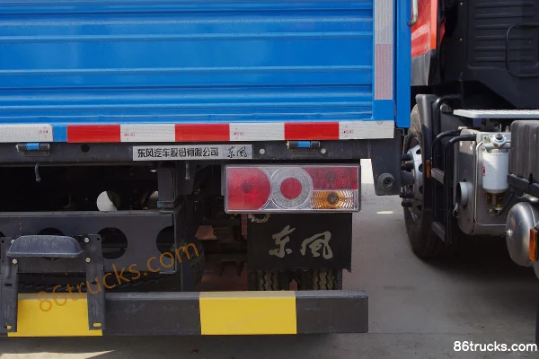 Dongfeng Duolika D7 120hp 4X2(6 wheels) 5.1m single-row stake light truck Chassis (2) | 86Trucks