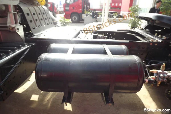 FAW Jiefang Aowei (J5P) Heavy Truck 310 hp 4X2(6 wheels) Tractor Truck Chassis (2) | 86Trucks