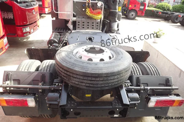 FAW Jiefang Aowei (J5P) Heavy Truck 310 hp 4X2(6 wheels) Tractor Truck Chassis (1) | 86Trucks