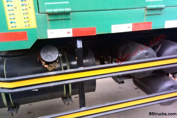 Dongfeng Jinnuo 140 hp 4X2(6 wheels) 4.3m Dump Truck Chassis (1) | 86Trucks