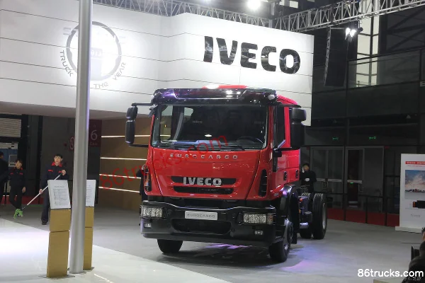 IVECO Eurocargo series heavy truck 251 hp 4X2(6 wheels) double-row fire truck chassis Exterior (2) | 86Trucks