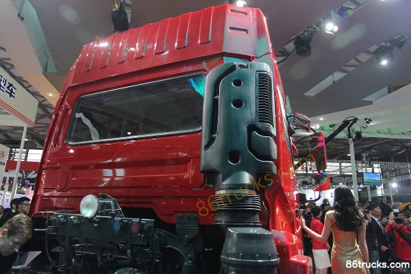 Dongfeng Commercial Vehicle Tianlong heavy truck 340 hp 6X2(8 wheels) tractor truck Chassis (1) | 86Trucks