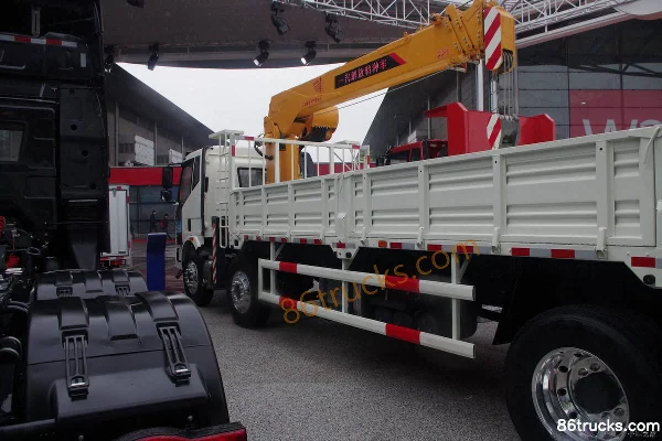 FAW Jiefang J6L 220hp 6X2(8 wheels) Truck Mounted Crane Exterior (3) | 86Trucks