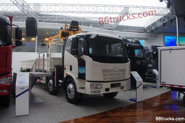 FAW Jiefang J6L 220hp 6X2(8 wheels) Truck Mounted Crane Exterior (2) | 86Trucks