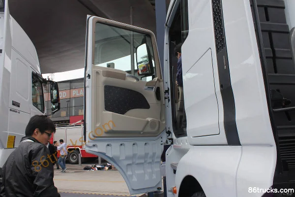 Sinotruk Sitrak C7H Heavy Truck 360 hp 6X4(10 wheels) Tractor Truck Cab (1) | 86Trucks