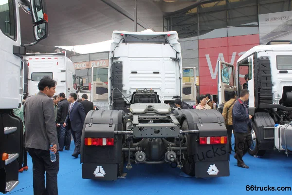 Sinotruk Sitrak C7H Heavy Truck 360 hp 6X4(10 wheels) Tractor Truck Exterior (3) | 86Trucks