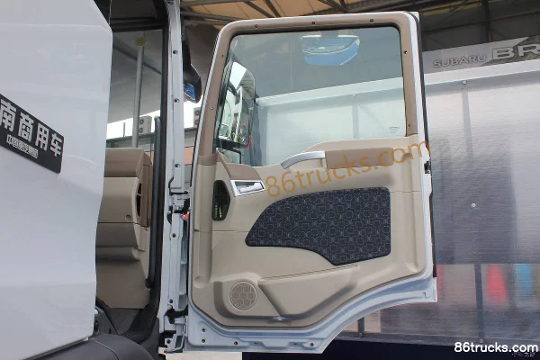 Sinotruk SITRAK C5H camion moyen 180 ch 4X2(6 roues) châssis de camion porteur Cabine (1) | 86Trucks