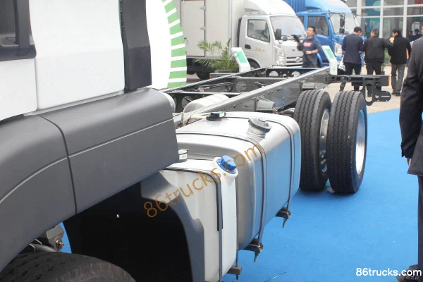Sinotruk SITRAK C5H camion moyen 180 ch 4X2(6 roues) châssis de camion porteur (1) | 86Trucks