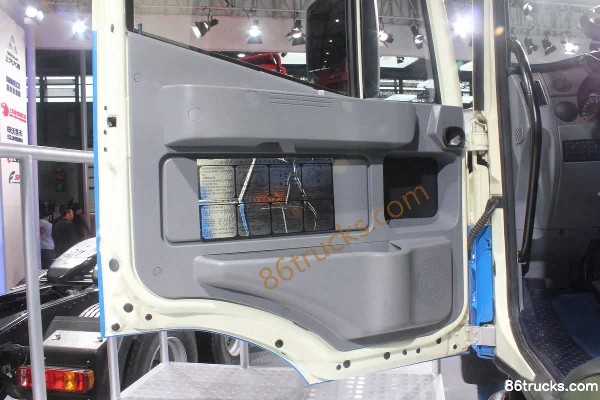SAIC Hongyan Genlyon 400hp 8X4(12 wheels) Garbage Truck (China IV) Cab (2) | 86Trucks