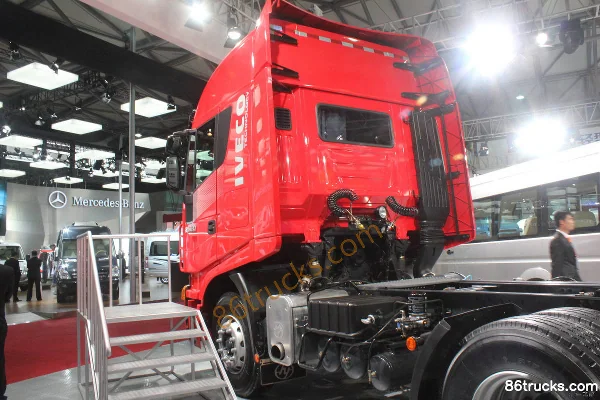 Hongyan Genlyon S100 poids lourd 480 ch 6X4(10 roues) tracteur routier (version rouge) Châssis (3) | 86Trucks