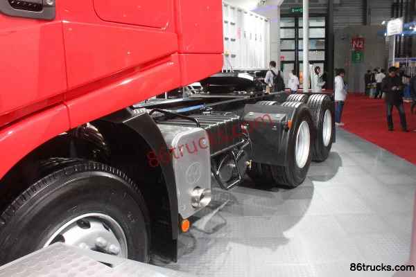 Hongyan Genlyon S100 poids lourd 480 ch 6X4(10 roues) tracteur routier (version rouge) Châssis (1) | 86Trucks