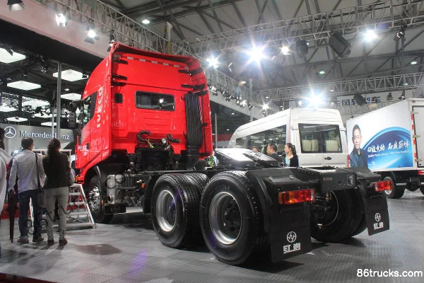 Hongyan Genlyon S100 poids lourd 480 ch 6X4(10 roues) tracteur routier (version rouge) Extérieur (3) | 86Trucks