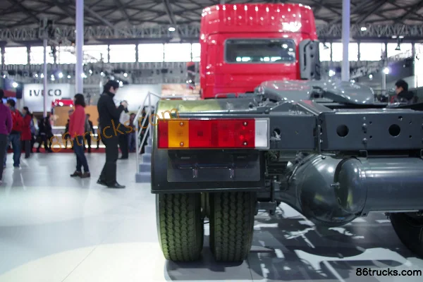Dongfeng Commercial Vehicle Tianlong Heavy Truck 340 hp 6X2(8 wheels) Tractor Truck (Code D760) Chassis (1) | 86Trucks