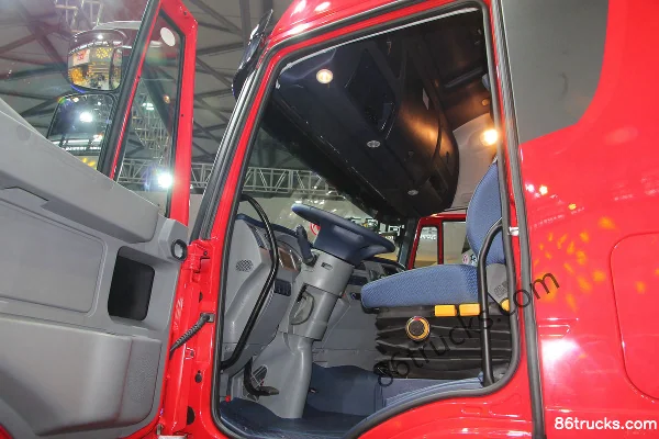 Hongyan Genlyon 682 camion lourd 340 ch 6X4(10 roues) tracteur routier (version export IVECO) Cabine (3) | 86Trucks