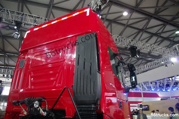 Hongyan Genlyon 682 camion lourd 340 ch 6X4(10 roues) tracteur routier (version export IVECO) Châssis (2) | 86Trucks