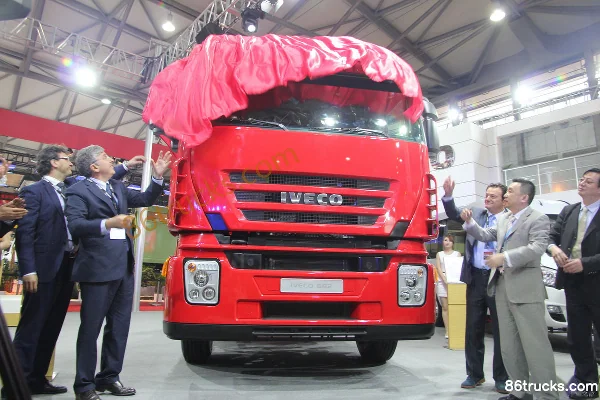 Hongyan Genlyon 682 camion lourd 340 ch 6X4(10 roues) tracteur routier (version export IVECO) Extérieur (2) | 86Trucks