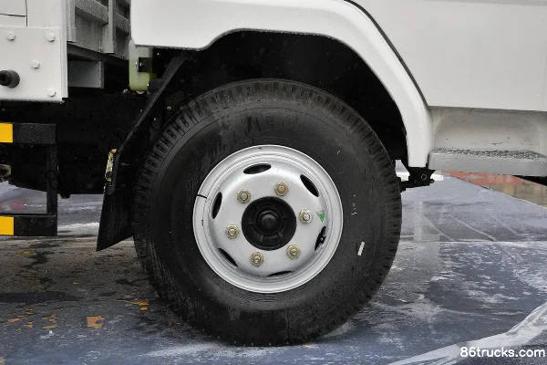 Jinbei Jinyun 110hp 4X2(6 wheels) 4.2m single-row flatbed light truck Chassis (1) | 86Trucks