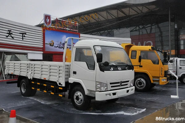 Jinbei Jinyun 110hp 4X2(6 wheels) 4.2m single-row flatbed light truck Exterior (2) | 86Trucks