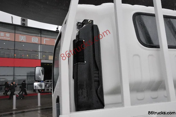 Jinbei Jinyun 108 hp 4X2(6 wheels) 3.8m Semi-Row Flatbed Light Truck Body (1) | 86Trucks