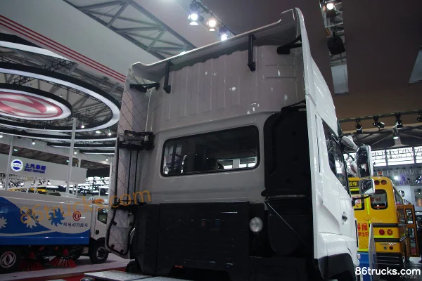 Dongfeng Commercial Vehicle Tianlong Heavy Truck 400hp 6X4(10 wheels) tractor truck Chassis (2) | 86Trucks