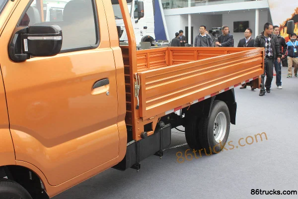 Sinotruk Wangpai série 7 62 ch 4X2(6 roues) empattement 3050 3,1 m camion léger plateau à ridelles monoplace Carrosserie (1) | 86Trucks