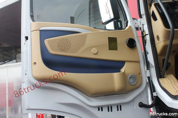 Sinotruk HOWO-T7H camion lourd 400 ch 8X4(12 roues) camion malaxeur (châssis) Cabine (2) | 86Trucks