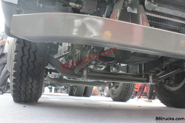 Sinotruk HOWO-T7H camion lourd 400 ch 8X4(12 roues) camion malaxeur (châssis) (2) | 86Trucks