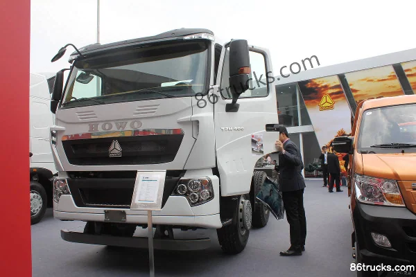 Sinotruk HOWO-T7H camion lourd 400 ch 8X4(12 roues) camion malaxeur (châssis) Extérieur (3) | 86Trucks