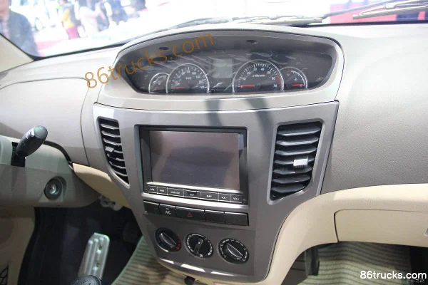 Dongfeng Junfeng CV03 Wide Body Comfort 88 hp 1.3L Van (Red) Cab (3) | 86Trucks