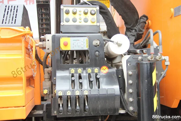 Mercedes-Benz Unimog série 230 ch 4X4(6 roues) véhicule de travail rail-route (modèle U400) Châssis (3) | 86Trucks