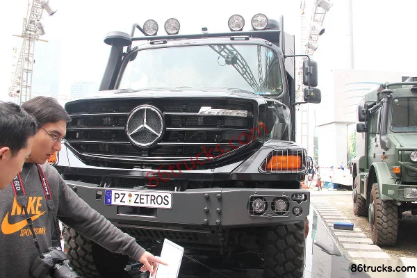 Mercedes-Benz Zetros heavy truck 330hp 6X6(10 wheels) van cargo truck (model 2733) Exterior