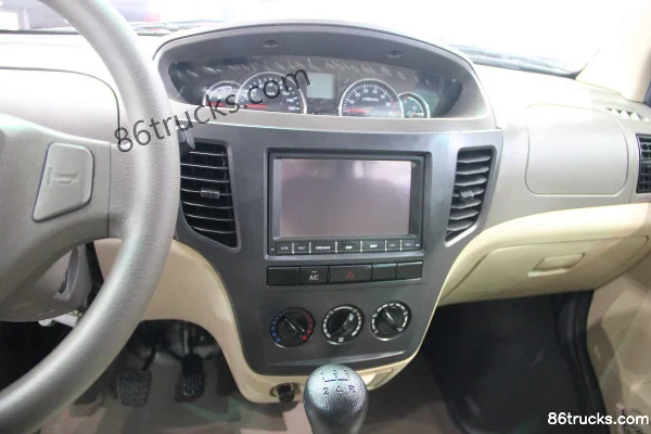 Dongfeng Junfeng CV03 70 ch 1.0L fourgonnette (couleur sable doré) Cabine (3) | 86Trucks