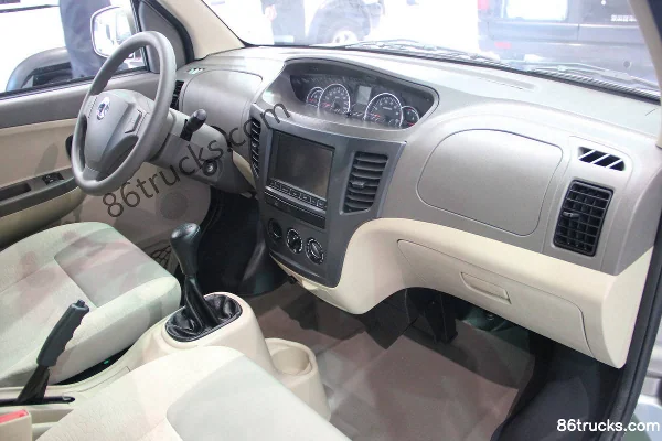 Dongfeng Junfeng CV03 70 ch 1.0L fourgonnette (couleur sable doré) Cabine (1) | 86Trucks