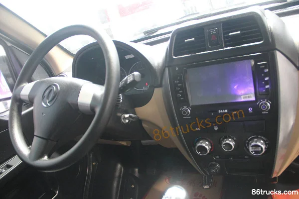 Dongfeng C35 100 ch 1,3 L fourgon fermé Cabine (2) | 86Trucks