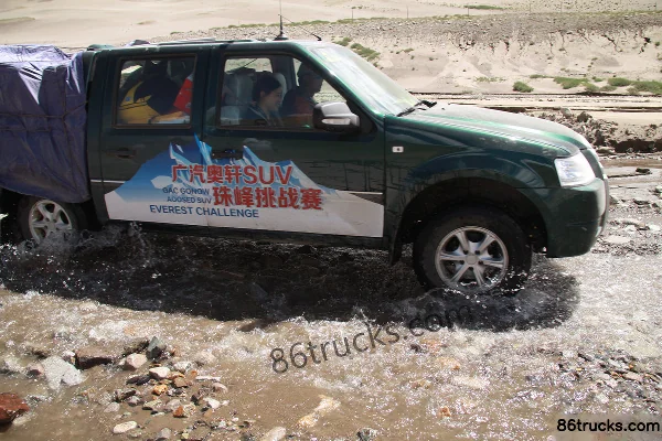 2011 GAC Gonow Caiyun 300 Series Long Wheelbase Luxury 2.8L Diesel Double-row Pickup Cab (2) | 86Trucks