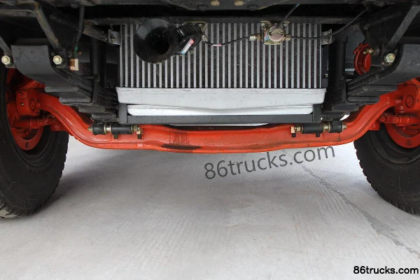 Dongfeng Longteng camion porteur 230 ch 6X2(8 roues) 9,6 m LNG à ridelles Châssis (3) | 86Trucks