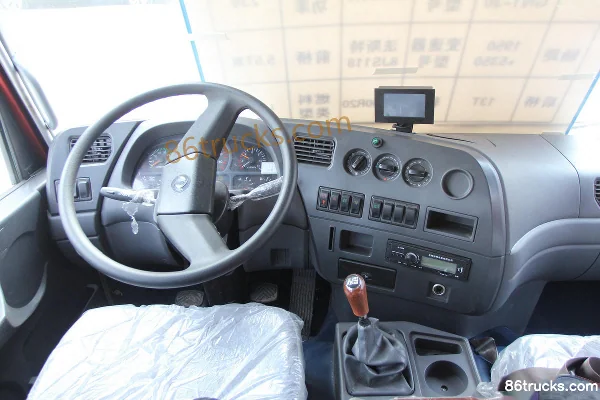 Dongfeng Longteng camion porteur 230 ch 6X2(8 roues) 9,6 m LNG à ridelles Cabine (2) | 86Trucks