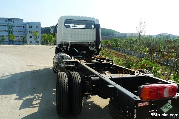 Dongfeng Longju 115 hp 4X2(6 wheels) 3.8m LNG single row flatbed light truck Chassis (1) | 86Trucks