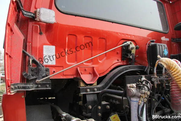 Dongfeng Chuangpu 340 hp 6X2(8 wheels) tractor truck Chassis (1) | 86Trucks