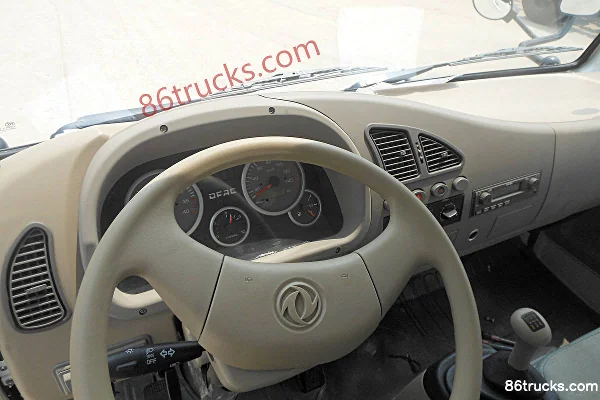 Dongfeng Furika 90 hp 4X2(6 wheels) Vacuum Truck (Hongyu Brand) Cab (1) | 86Trucks