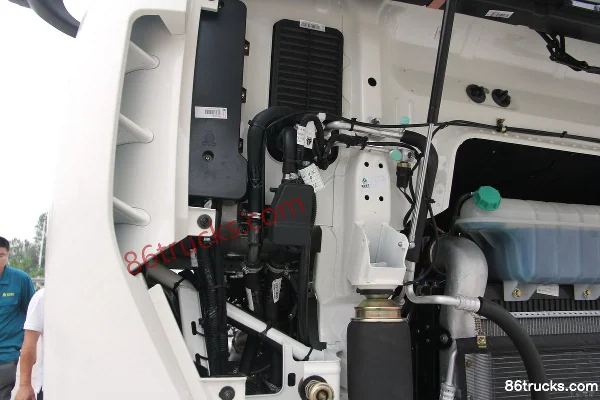 Sinotruk HOWO T7H heavy truck 400 hp 6X4(10 wheels) tractor truck Chassis (3) | 86Trucks