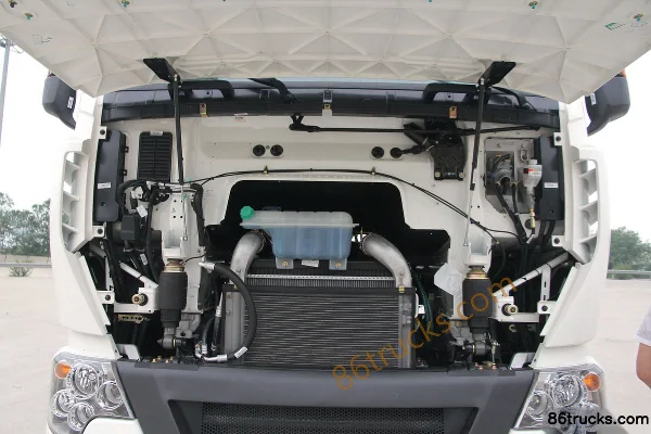Sinotruk HOWO T7H heavy truck 400 hp 6X4(10 wheels) tractor truck Chassis (2) | 86Trucks